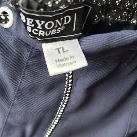 Beyond scrubs 7 pocket elastic and drawstring navy Pants - Picture 6 of 10